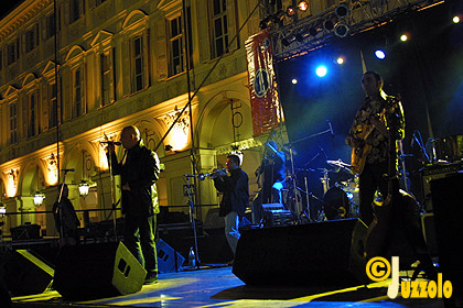 Enrico Ruggeri in piazza San Carlo