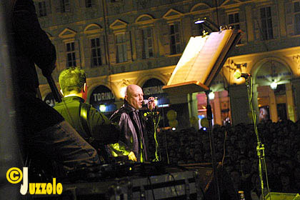 Enrico Ruggeri in piazza San Carlo