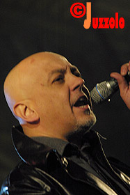 Enrico Ruggeri in piazza San Carlo