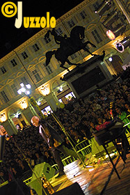 Enrico Ruggeri in piazza San Carlo